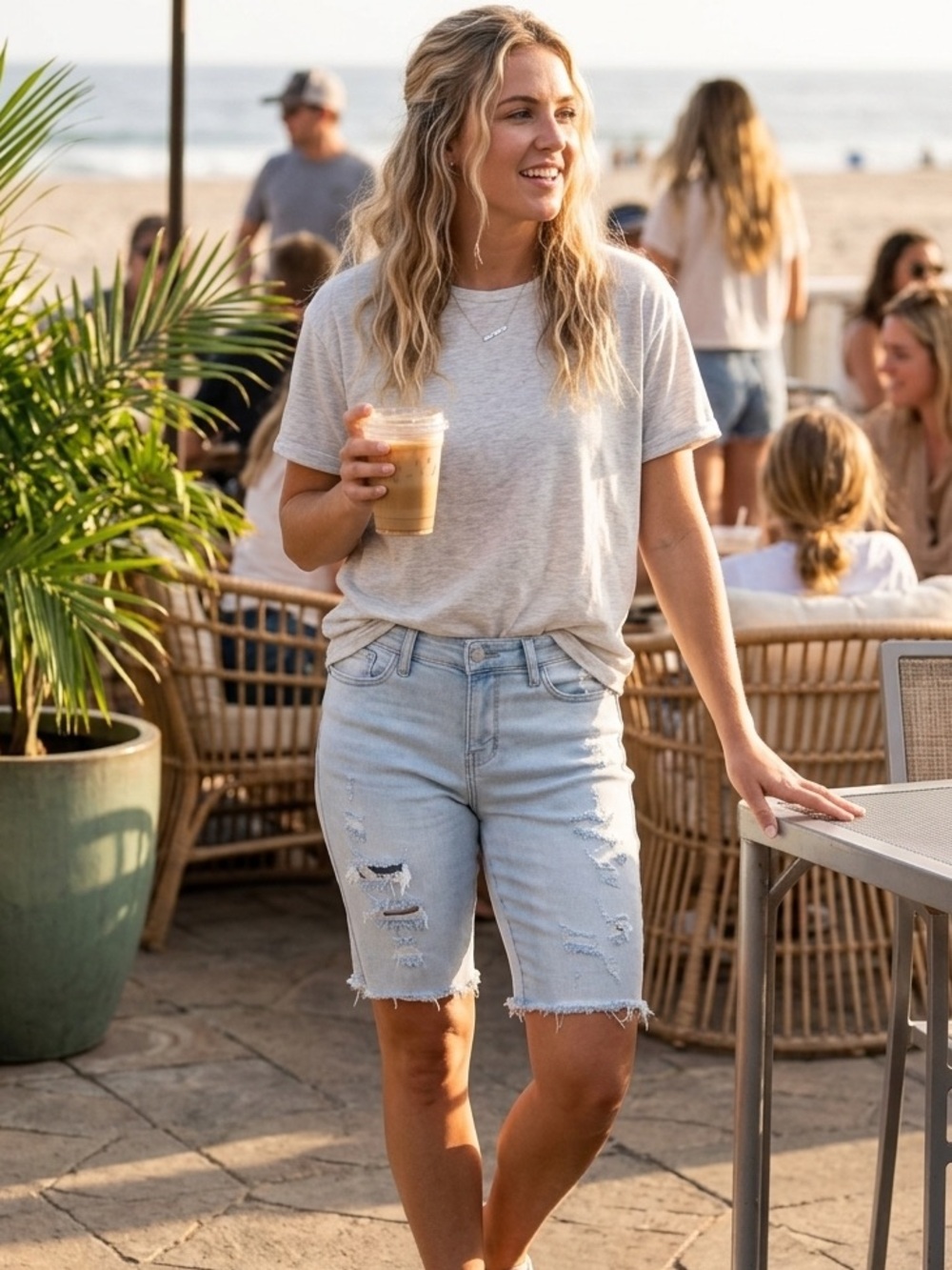 Judy Blue Light Wash Distressed Bermuda Shorts Sz L